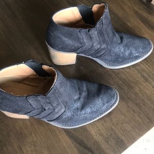 Little black booties 🖤